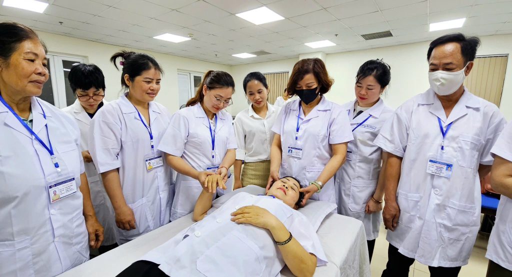 Sinh viên văn bằng 2 y học cổ truyền