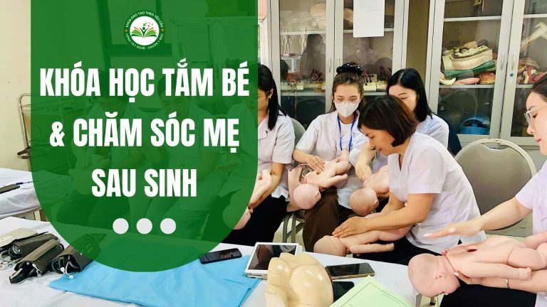 Khóa học tắm bé và chăm sóc mẹ sau sinh